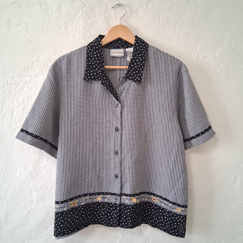 90s Black and White Gingham Daisy Button Up Shirt Cottage Core